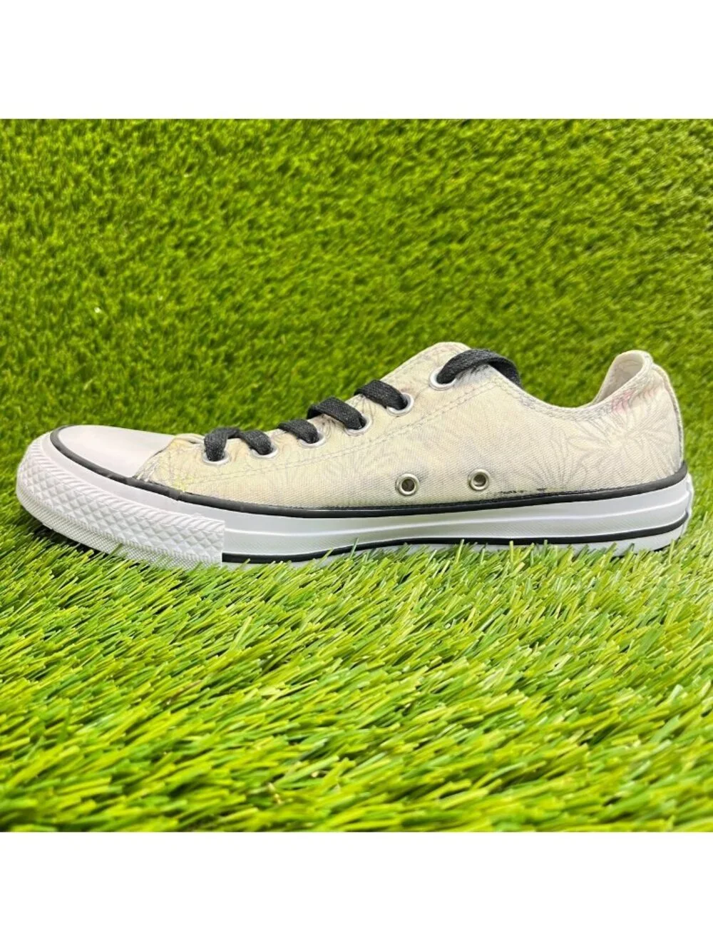 Converse Chuck Taylor All Star Womens Size 8 Beige White Athletic Shoes Sneakers